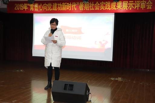 图片包含 地板, 室内, 电视, 墙壁 描述已自动生成
